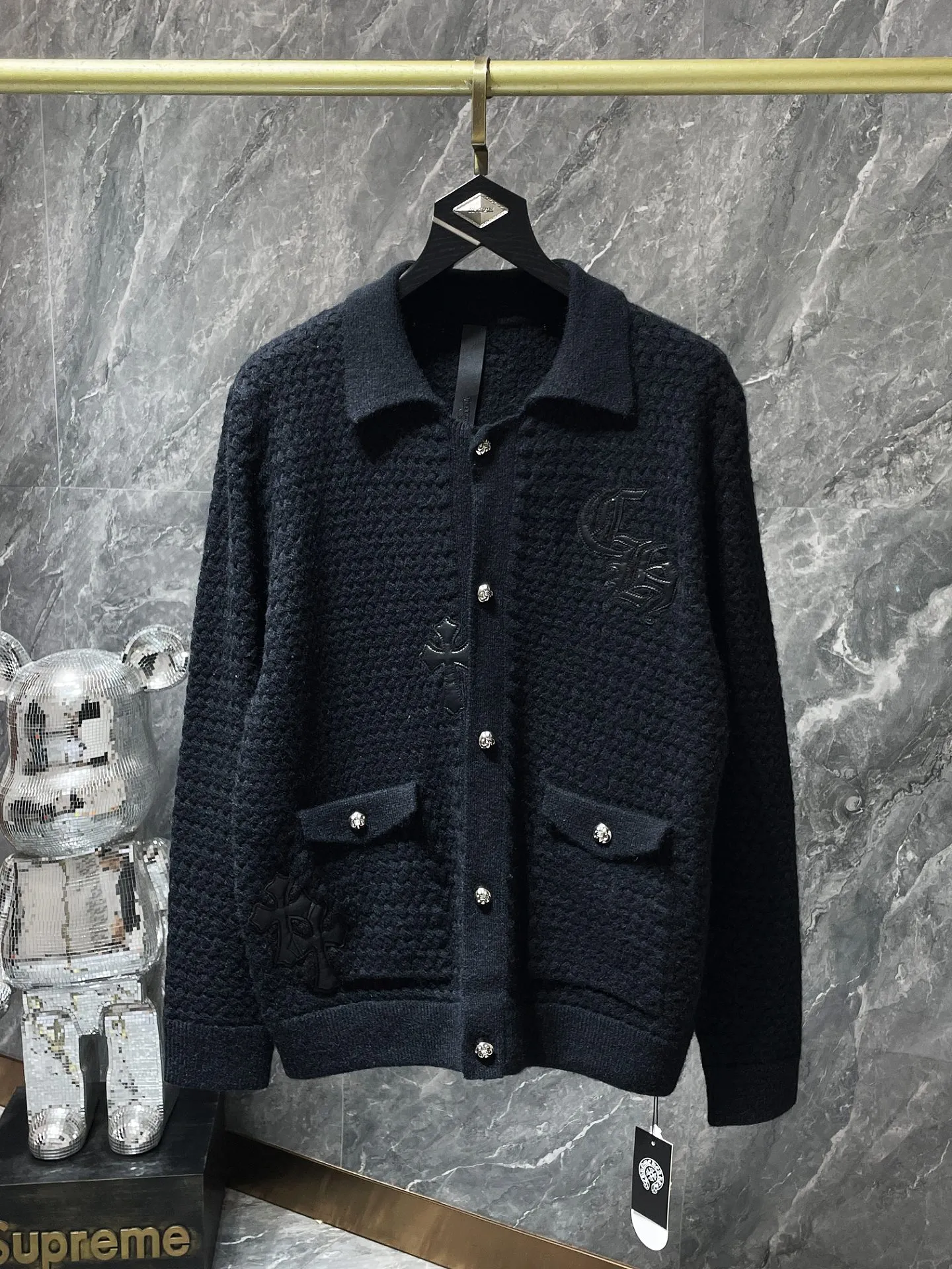 P296 Chrome Hearts sweater series Chrome waffle plaid leather cardigan sweater. Selected high-quality lamb wool high-weight fabric. Customized Chrome Hearts hardware buttons ➕ Leather label embroidery. Not the ordinary version on the market! ! Fashionable high-street must-have for men and women Recommended color: black Gray Size: S, M, L, XL